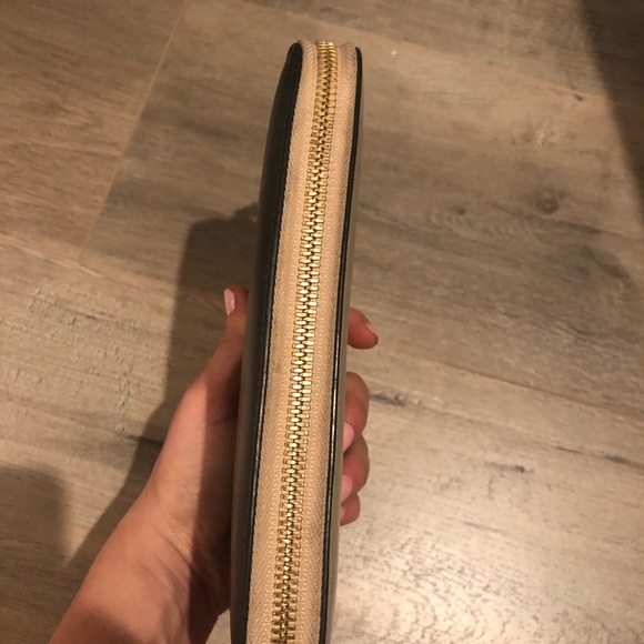 Chloe Women’s long wallet in black and tan - Picture 2 of 6